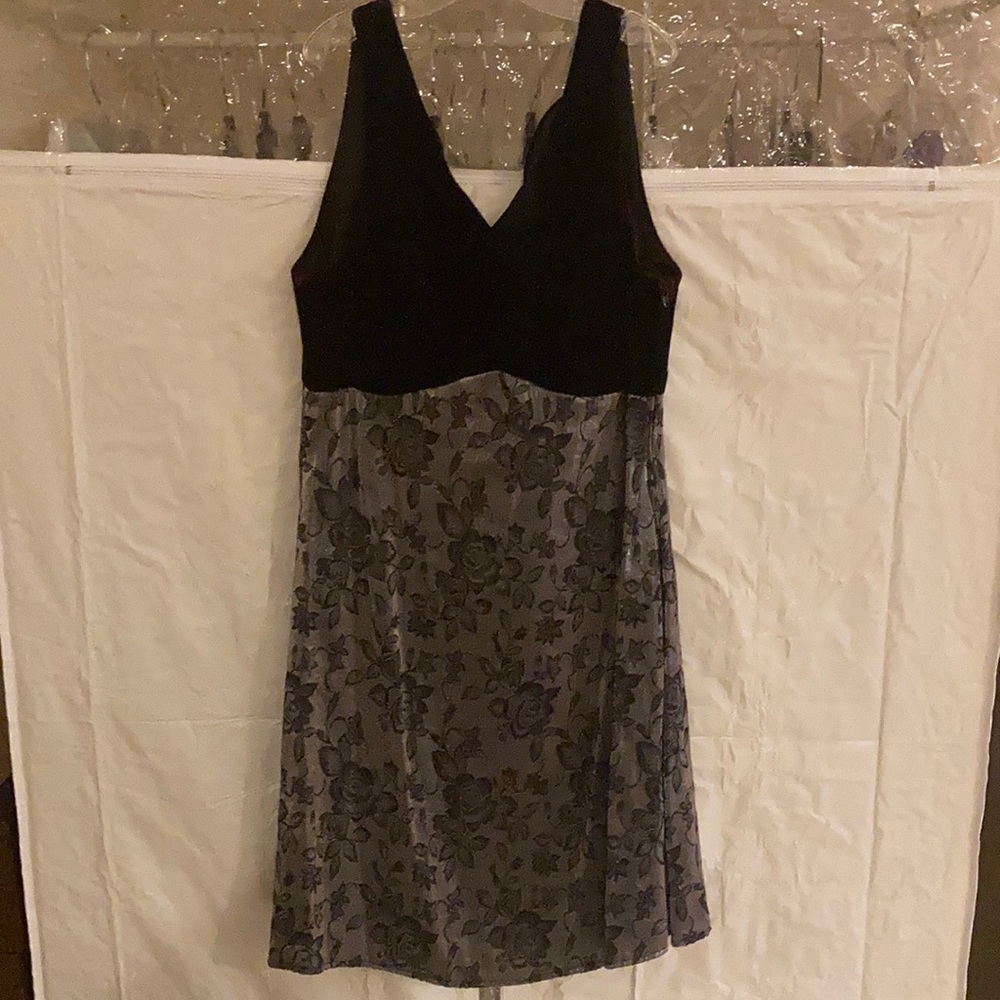 Amazing 90s vibes dress!